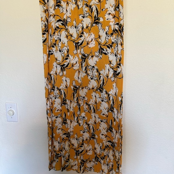 ICHI Women's yellow, white and black crêpe pull on stretch skirt - Picture 2 of 11